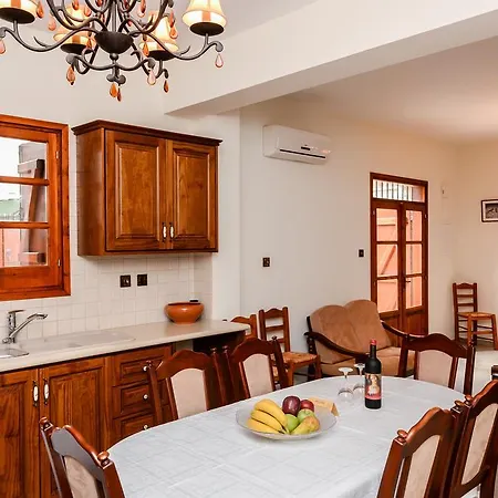 Saint George - Stone Costa 카티카스